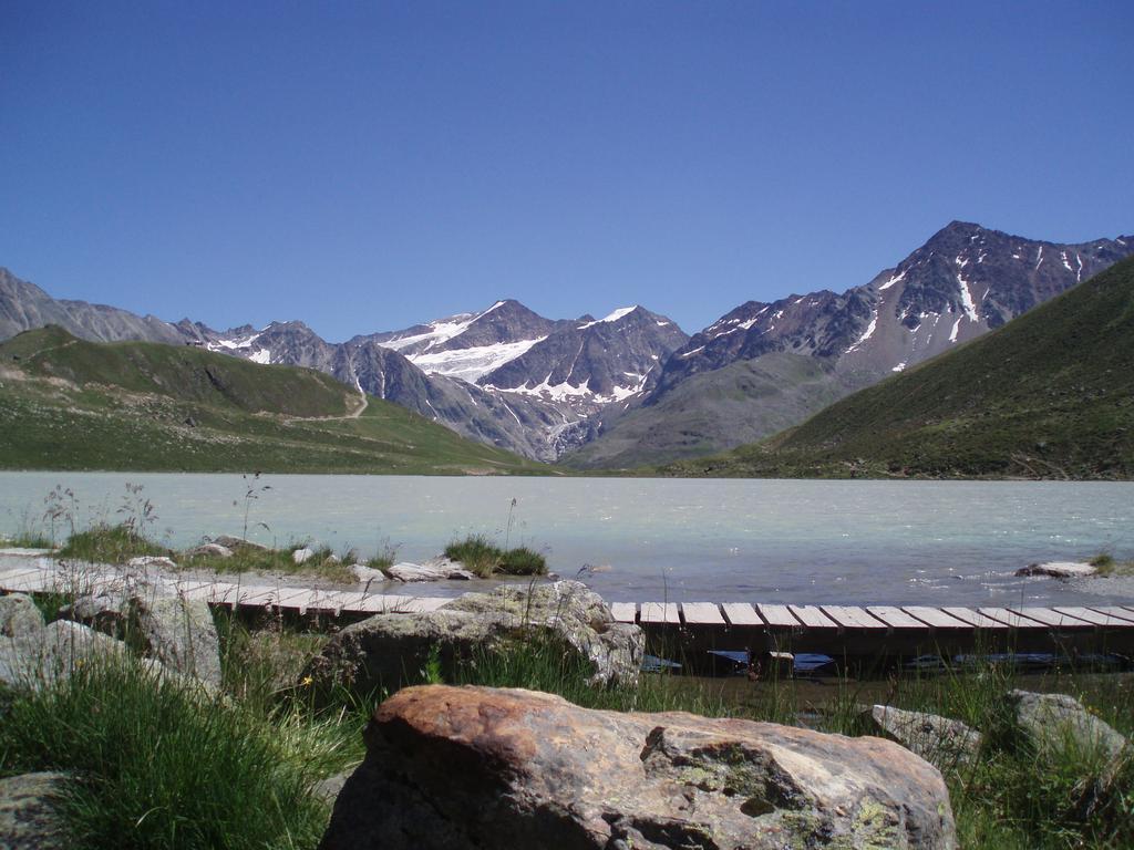 Wellnesshüttendorf Wiese Sankt Leonhard im Pitztal Exterior foto