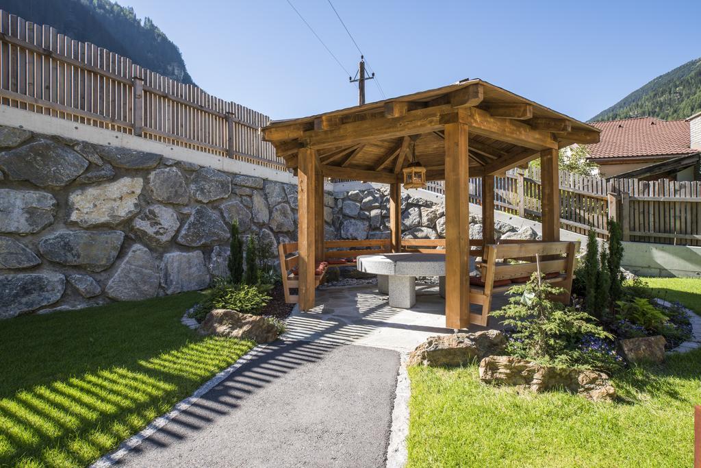 Wellnesshüttendorf Wiese Sankt Leonhard im Pitztal Exterior foto