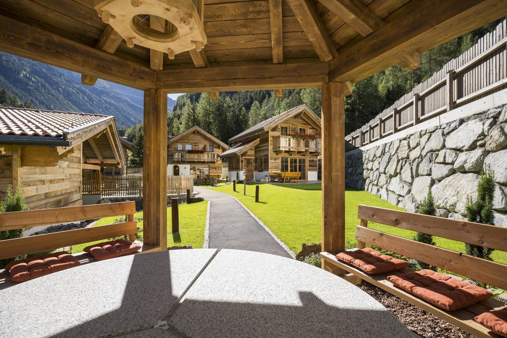 Wellnesshüttendorf Wiese Sankt Leonhard im Pitztal Exterior foto